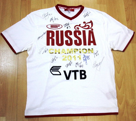 Майка женской сборной России с автографами чемпионок Европы 2011 года