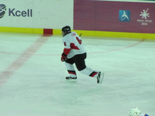 Хоккеист сборной Бахрейна с некоторым лишним весом